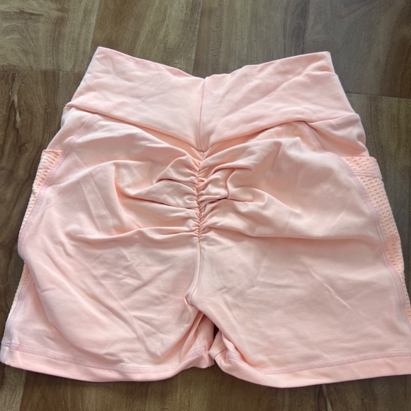 CLS scrunch pocket shorts - Picture 2 of 3